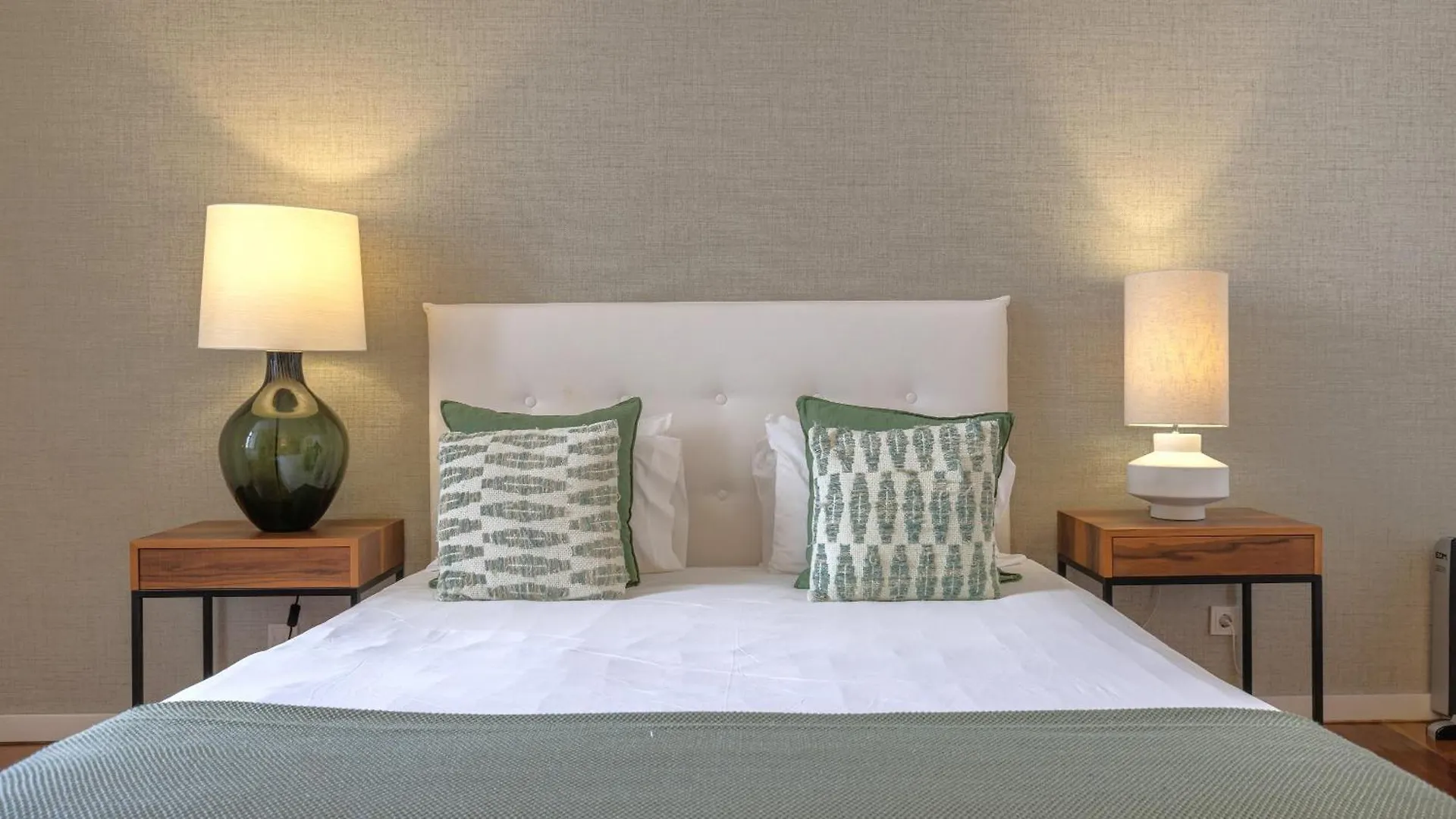 Lovelystay - Chiado 3Bedroom Wonder Lisbon