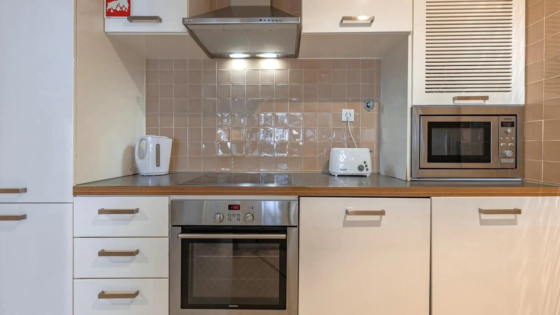 Lovelystay - Chiado 3Bedroom Wonder Lisbon Apartment