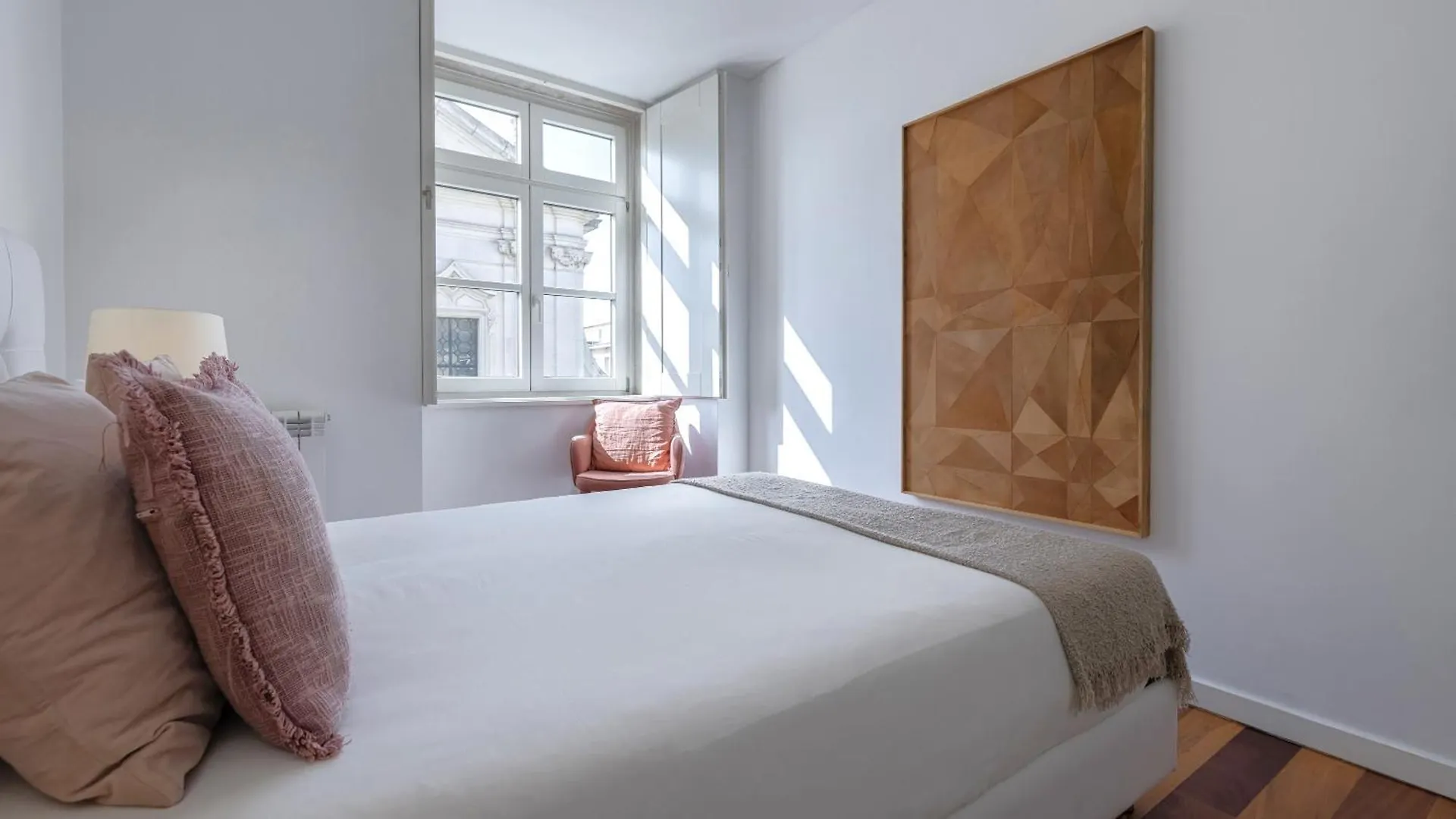 Lovelystay - Chiado 3Bedroom Wonder Lisbon Apartment